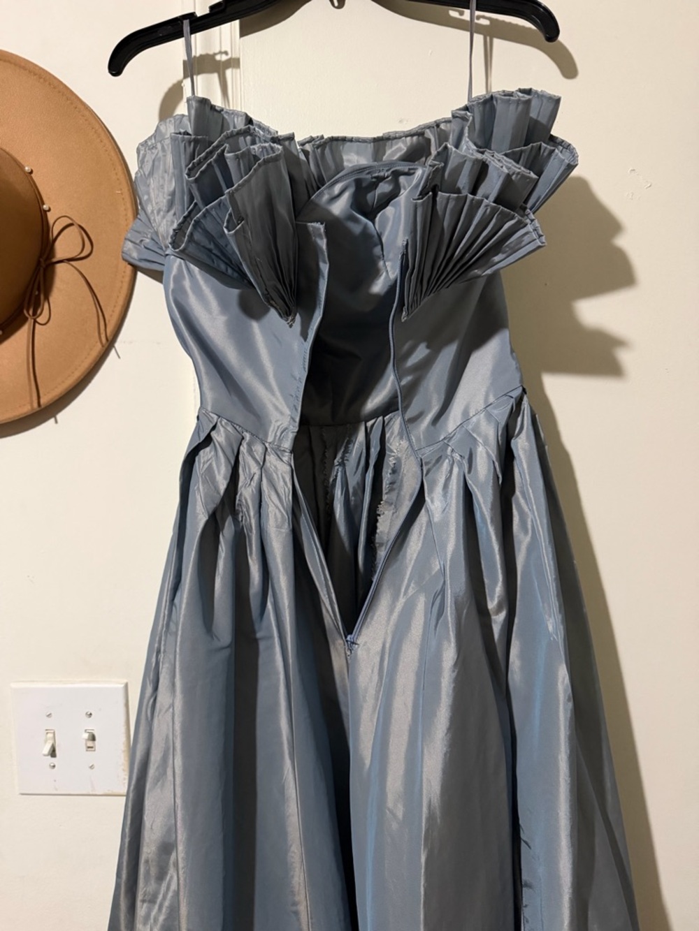 Vintage Elegance Victor Costa Strapless Iridescent Steel Gray Gown - Picture 5 of 10